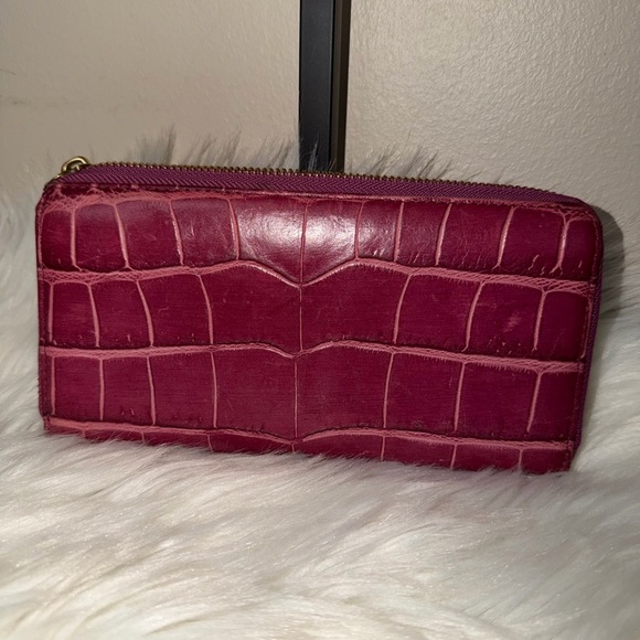 COACH ACCORDION ZIP WALLET IN CROC EMBOSSED LEATHER - Picture 2 of 8